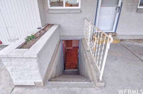 1137 Sego Lily Dr, Sandy UT 84094-4648 exterior