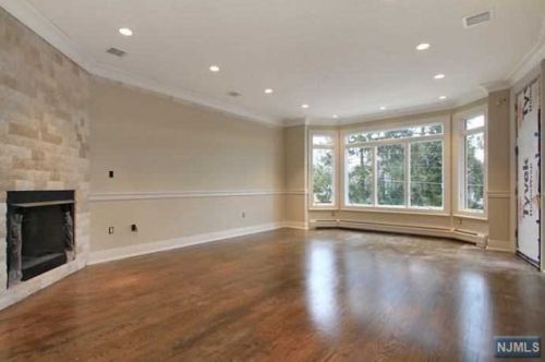 516 Undercliff Ave, Edgewater NJ  07020-1338 exterior