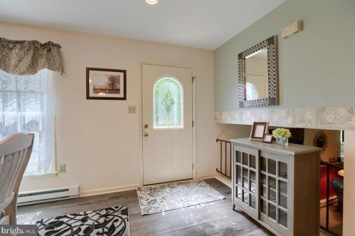 2410 Creek View Dr, Lancaster PA  17602-1450 exterior