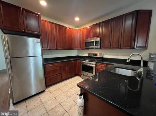 1912 17th St, Philadelphia, PA 19121-3316