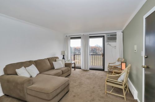 114 Boardwalk St, Elk Grove Vlg, IL 60007-3680
