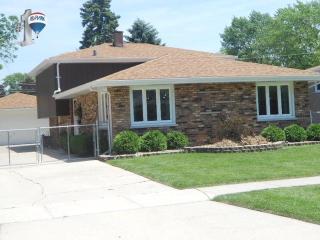 14347 Kostner Ave, Crestwood, IL 60445-2639