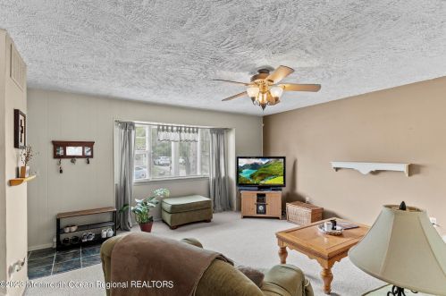 806 Oak St, Lakehurst, NJ 08733-2718