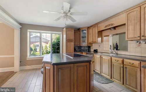 921 Warwick Rd, Tavistock NJ 08033-3928 exterior