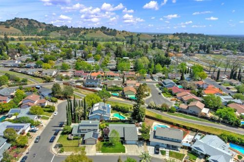 106 Quietwood Dr, Vacaville, CA 95688-2018