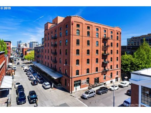 416 13th Ave, Portland OR  97209-2931 exterior