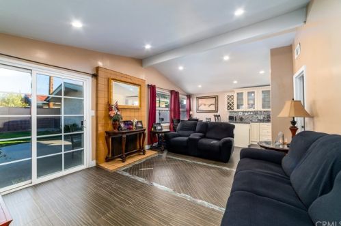 1325 Sandalwood Ave, Anaheim CA  92805-1642 exterior