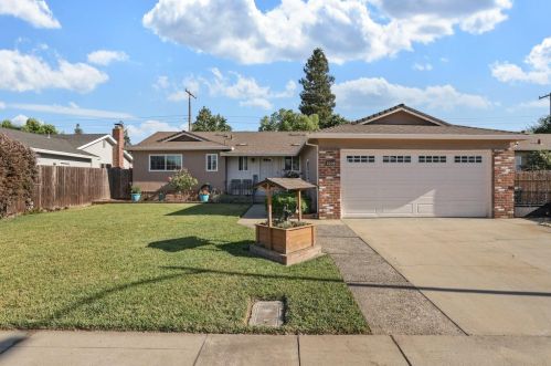 2206 Corbin Ln, Lodi, CA 95242-3624