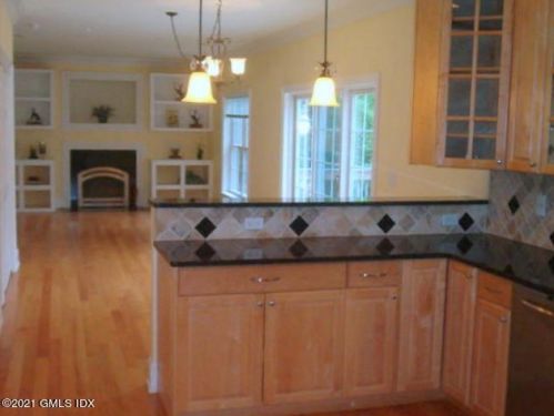 24 Buena Vista Dr, Greenwich CT  06831-4211 exterior