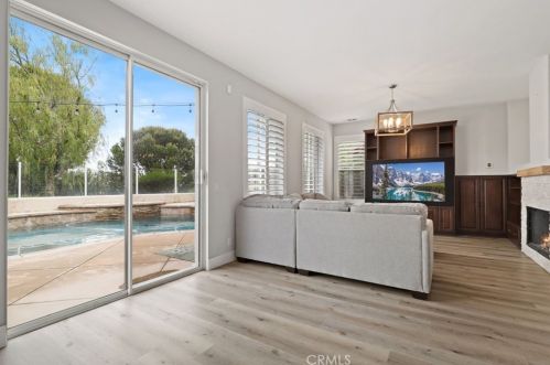 8721 Heatherwood Rd, Anaheim CA  92808-1690 exterior