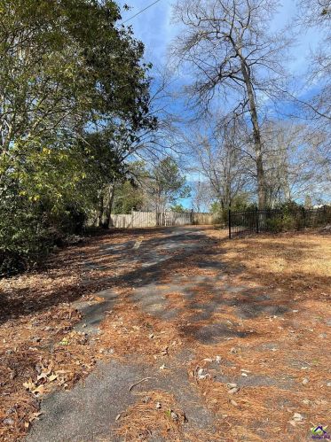 105 Woodland Dr, Warner Robins GA  31088-3847 exterior