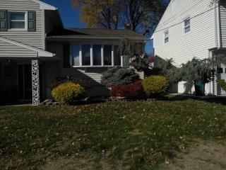 24 Van Ness Ct, Clifton NJ  07013-2428 exterior