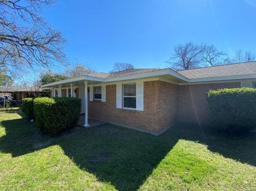209 Moss Hill Ln, Conroe TX  77303-1746 exterior