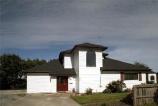830 Seabird Dr, Bandon, OR 97411-8836