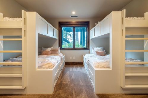 9513 Cloudcroft Ct, Truckee CA  96161-4314 exterior