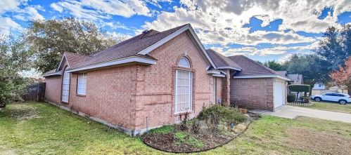 208 Parkview Dr, Fort Worth, TX 76179-6344