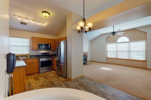 7350 Grandview Ct, Carpentersville, IL 60110-3402