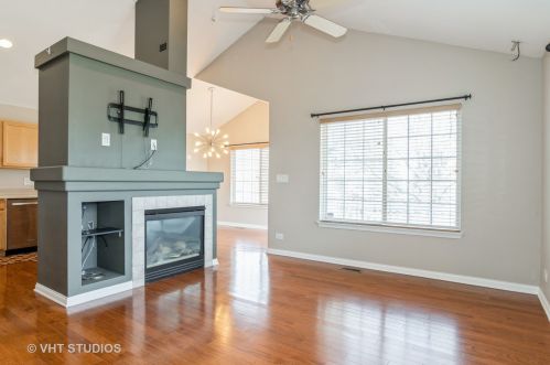 1801 Whirlaway Ct, Glendale Heights, IL 60139-1300