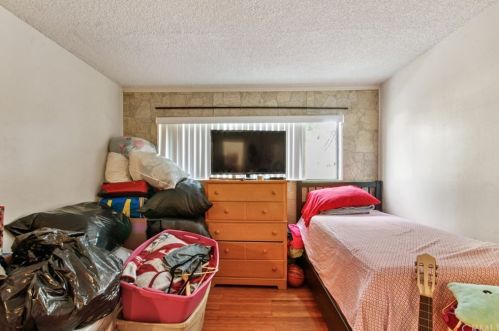 2101 Pacific Ave, Santa Ana CA  92706-2436 exterior