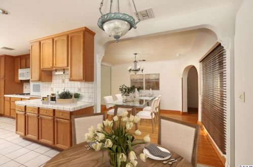 1410 Hillcrest Ave, Glendale CA  91202-1506 exterior