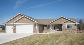 421 Crystal Cir, Mankato, MN 56001-7629