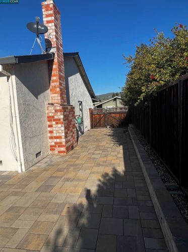 5202 Jomar Dr, Concord CA  94521-2343 exterior