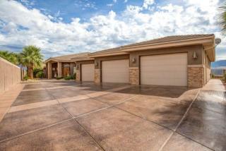450 Rolling Hills Dr, Mesquite, NV 89027-8807