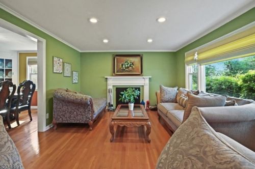 17 Lincoln Ave, Town Center, NJ 07052-2311