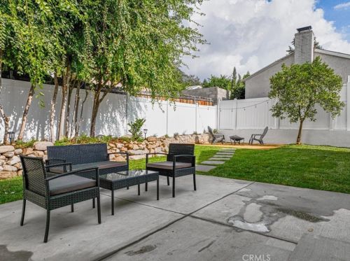 295 Poppyfields Dr, Altadena CA  91001-4837 exterior