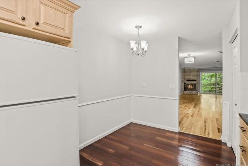 170 Gillies Ln, Norwalk, CT 06854-1011