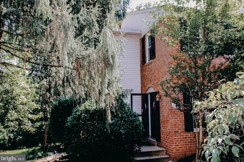 11716 Putting Green Ct, Herndon, VA 20191-3814