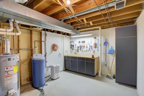 302 Cimarron Rd, Saint Paul MN  55124-9751 exterior