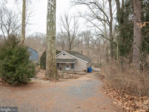 2122 Millcreek Rd, Lancaster PA  17602-4749 exterior