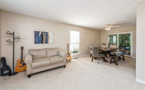 1713 Farmside Dr, Carpentersville, IL 60110-3306