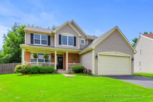 7 Bluebird Ct, Streamwood, IL 60107-2196