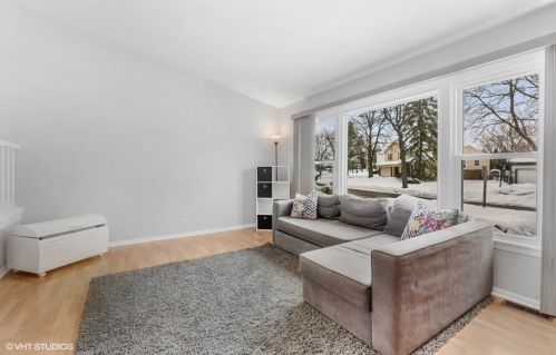 1355 Devonshire Rd, Buffalo Grove, IL 60089-1127