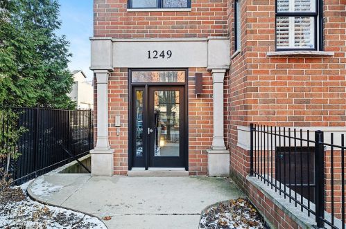 1249 Wolcott Ave, Chicago, IL 60622-5694