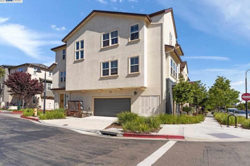 2272 Morrow St, Hayward, CA 94541-6295