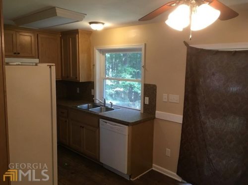 145 Adrian Dr, Stockbridge GA  30281-3009 exterior