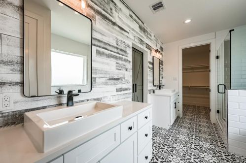 1319 Palomino Trl, Angleton TX 77515-9682 exterior