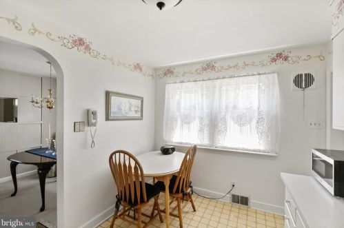 1004 Oakwood Rd, Haddonfield NJ 08033-3632 exterior