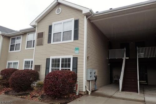 4 Rolling Hill Rd, Clinton, NJ 08809-2616
