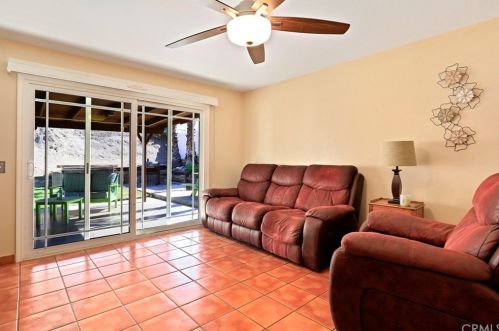 6010 Kitty Hawk Dr, Riverside CA  92504-1422 exterior