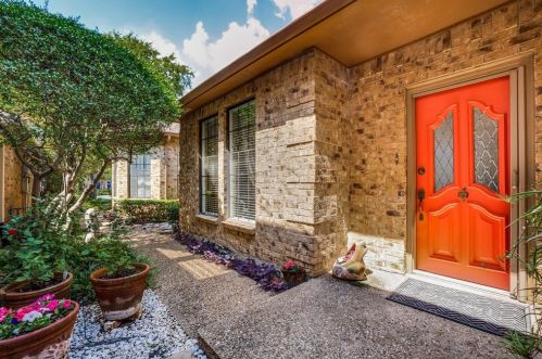 9150 Cochran Heights Dr, Dallas, TX 75220-5034