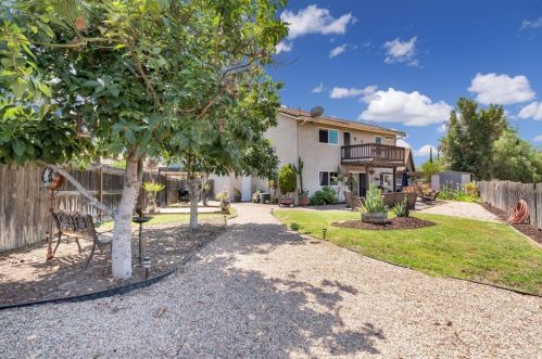 10121 Paseo Palmas Dr, Lakeside, CA 92040-2342