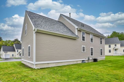 32 Barbara Ln, Hudson NH  03051-3770 exterior