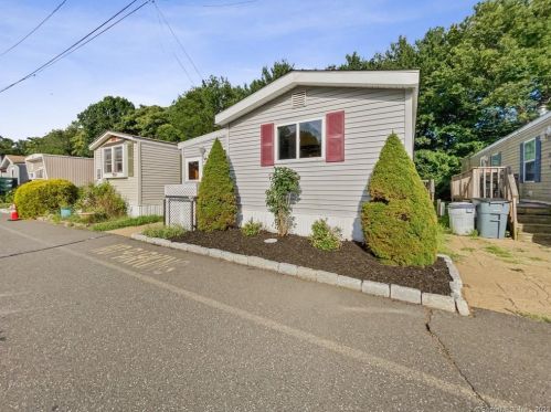 30 Western Sands, Wallingford CT  06492-2967 exterior