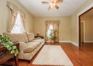 133 9th St, Silvis, IL 61282-1072