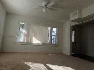 7468 Diven St, Norfolk VA  23505-3112 exterior