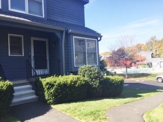 90 Fawn Ridge Ln, Norwalk, CT 06851-1138